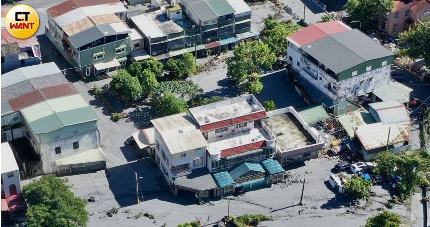 花蓮光復近期發生洪災，重創馬太鞍溪沿岸，當地災情慘重。（圖／黃耀徵攝）