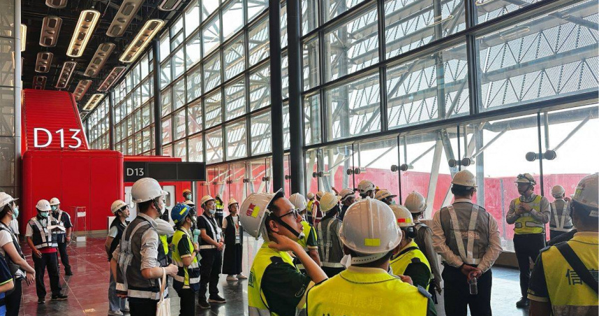 機場公司邀服務大聯盟熟悉北登機廊廳的旅客出入及作業動線。（圖片提供／桃園機場）