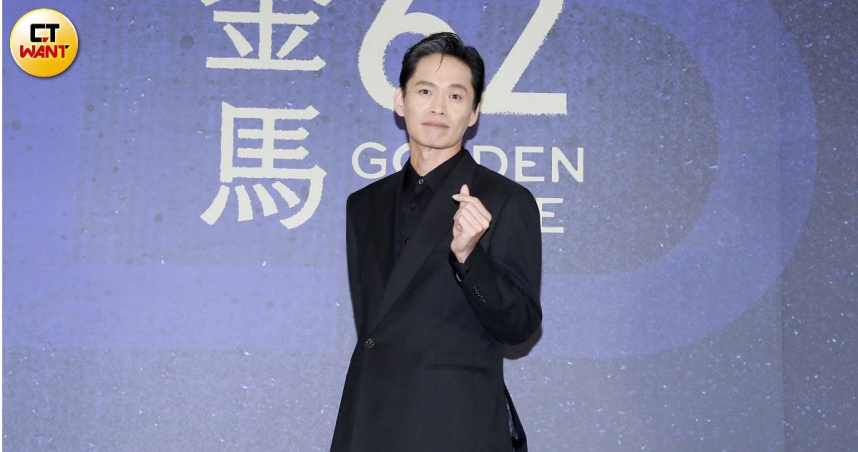 黃鐙輝被岳母萁媽要求「得獎要換沙發」。（圖／侯世駿攝）