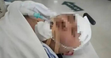 25歲男上班期間身體不適，下班後突然猝逝。（圖／翻攝自微博）