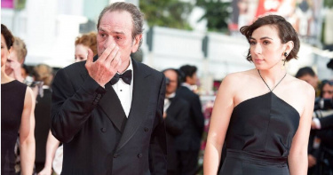 好萊塢影帝湯米李瓊斯（Tommy Lee Jones）的34歲女兒維多莉亞瓊斯（Victoria Jones）驚傳陳屍飯店，消息曝光震驚許多民眾。（圖／達志／美聯社）