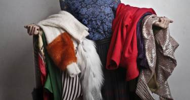 許多人冬天衣物不是穿一次就洗。（示意圖／Pexels）