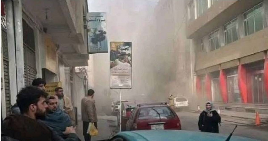阿富汗首都喀布爾（Kabul）1家由中國人共同經營的餐廳在19日發生爆炸。（圖／翻攝自X平台／@clashreport）