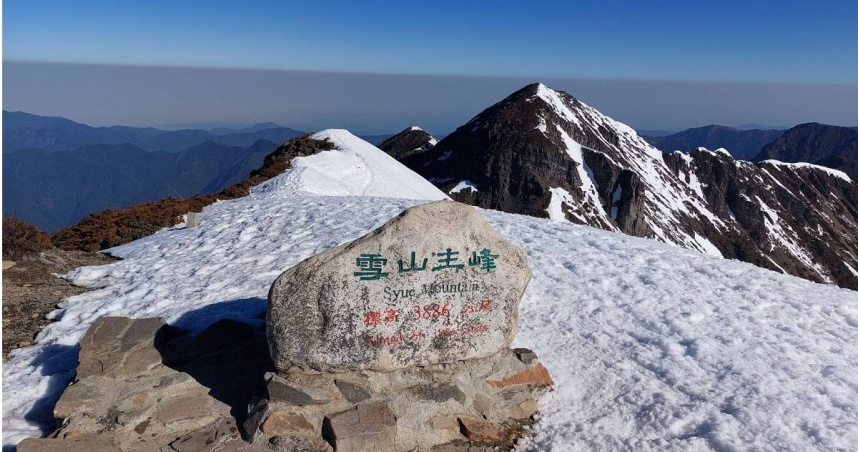 雪山山脈是宜蘭的天然屏障，阻擋東北季風，形成豐沛雨量，提供蘭陽平原灌溉水源，造就沃野千里、水圳密布、稻作繁盛的農業景觀。（圖／翻攝自雪霸國家公園管理處官網）
