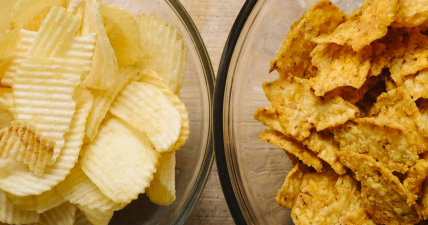 許書華提醒，「超加工食品」會影響大腦對「飽足感」的回饋機制，讓人不知不覺吃下更多熱量。（示意圖／photoAC）