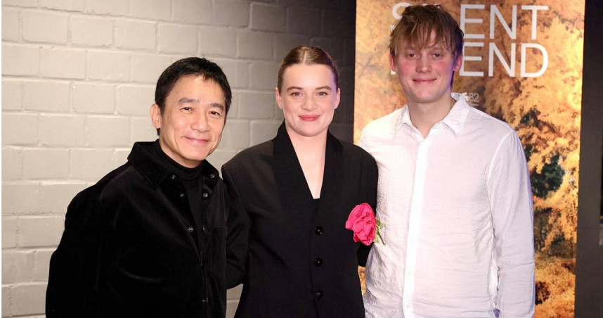 露娜維德勒（中）與梁朝偉（左）日前出席《你是不會當樹嗎》德國首映會，遺憾兩人片中無對手戲。（圖／海鵬提供）