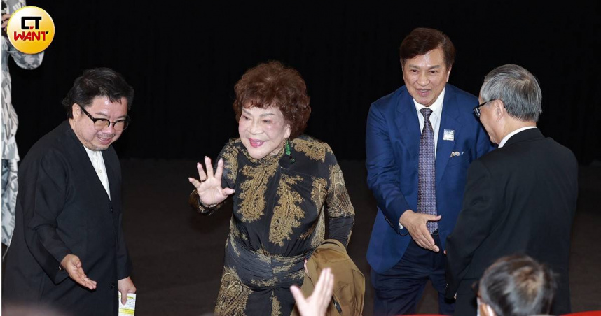 90歲周遊直接動手對鳥來嬤「巴蕊」 吳敏委屈喊：剩下的都渣男