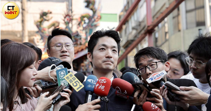 蔣萬安陣營呼籲沈伯洋團隊儘速確認日期，讓辯論順利舉行。（圖／黃耀徵攝）