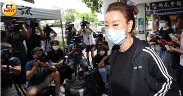 楊繡惠弔唁羅霈穎哽咽淚崩 「她在我心目中永遠這麼漂亮」
