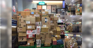 「雙11」爆買戰力驚人 網貼「堆積如山包裹照」:超商店員眼神死
