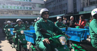 郵差送件民眾請自行帶筆! 吳婉君叮嚀:別東摸西摸