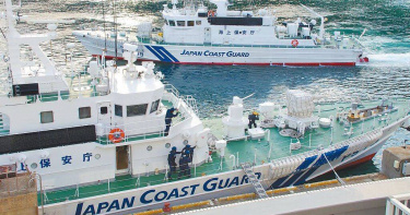 日本政府16日在臨時內閣會議上通過新版「國家安全保障戰略」等安保3文件，內容載明日本將擁有可攻擊敵方飛彈基地的「反擊能力」。（圖／翻攝自日本海上保安廳官網）