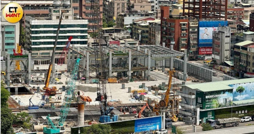 北市京華城重建案困局在施工廠商鼎越開發放棄20％容積獎勵之下有望解套。（圖／方萬民攝）