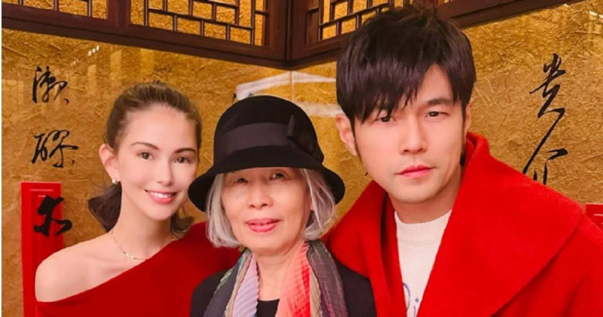 農曆新年，天王周杰倫和愛妻昆凌繼續在網路與粉絲分享他們的甜蜜生活。（圖／翻攝IG／jaychou）