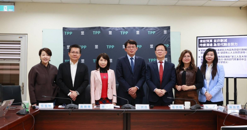 立法院民眾黨團今日舉行「回憶民意 堅定改革」記者會，會中總召黃國昌宣布新會期民眾黨團3長變動。（圖／張啓楷辦公室提供）