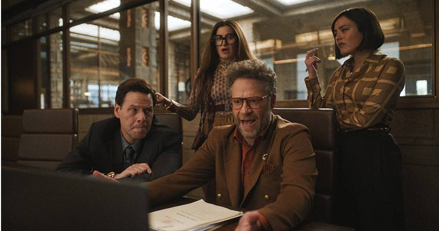 《片廠風雲》描述美國好萊塢的老牌製片廠，必須在電影產業轉型中找到活下去的路。（圖／Apple+提供）