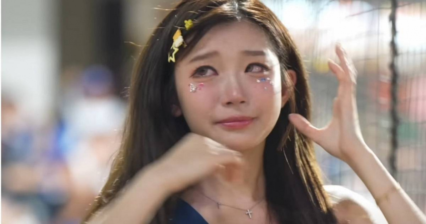 富邦悍將啦啦隊李珠珢應援爆哭。（圖／翻攝台式應援YT）