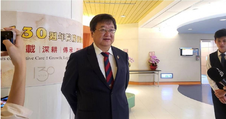 衛福部長邱泰源今（28日）出席台大醫院周年院慶家醫學部緩和醫療病房30周年研討會。（圖／林周義攝）