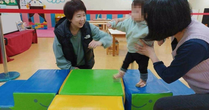 隆市政府為鼓勵親屬參與托育，0至2歲幼童若由擁有托育人員結業證書等條件的三等親屬照顧，今年8月起補助父母每月2000元至3000元。（圖／基隆市兒少處提供）