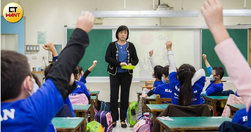 某教材「婆」的注音被標為「ㄆㄨㄛˊ」，掀起網友熱議。（示意圖，非當事人／黃威彬攝）