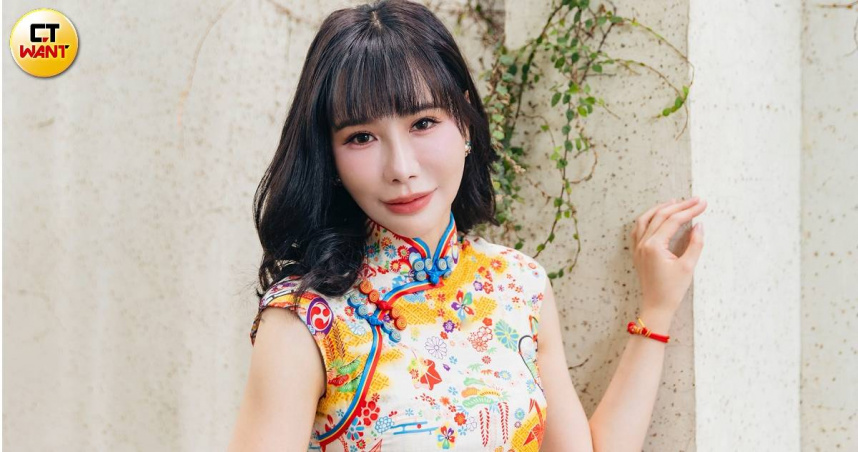 補教美女名師夢露個性幽默，經常穿旗袍上課也成為她的招牌特色。（圖／楊澍攝）