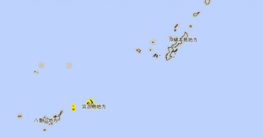 日本沖繩宮古島海面驚現「疑似龍捲風」，氣象廳緊急發布強風注意報。（圖／翻攝自日本氣象廳）