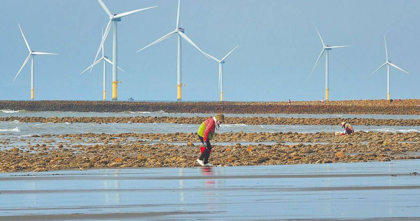 根據環境部統計，離岸風機開發案已違反《環評法》12件次，累積罰鍰破千萬。示意圖為離岸風機。（圖／本報資料照片）