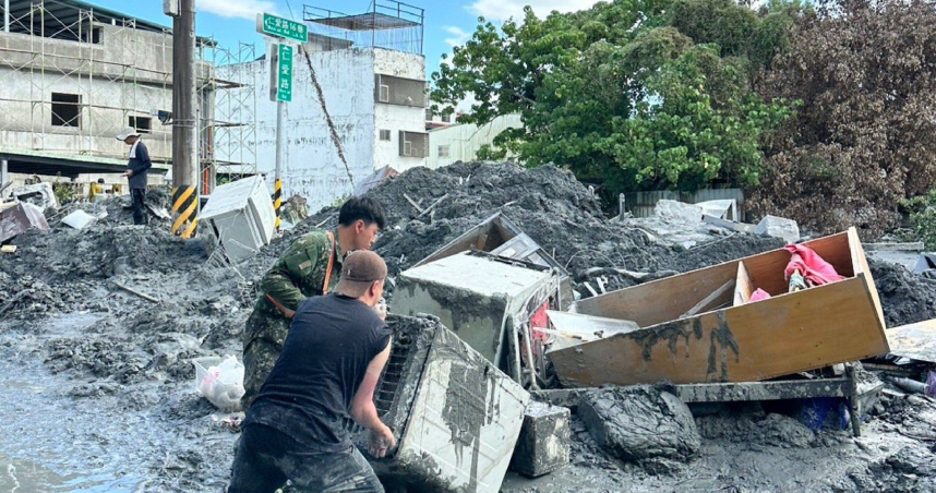 「鏟子超人」湧光復救災掀熱議。（示意圖／翻攝自臉書＠TPPfanpage）