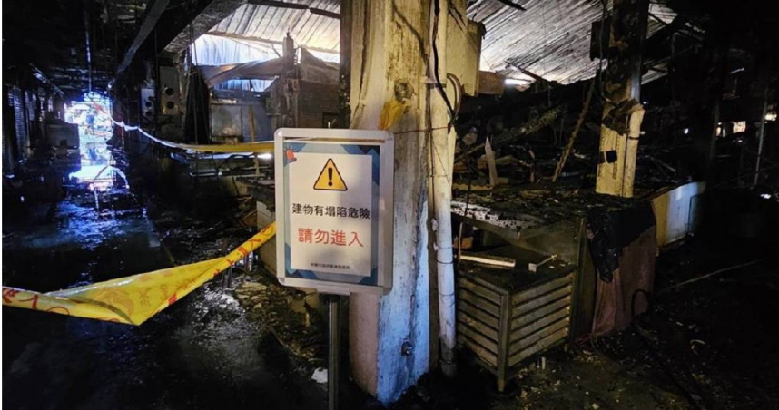 桃園市南門市場5日慘遭祝融，市長張善政12日指出，市府全力協助清理與拆除作業，初步規畫每攤核發3萬元「急難應變救助金」，並成立重建專案小組，加速市場復業進度。(圖／桃園市經發局提供）