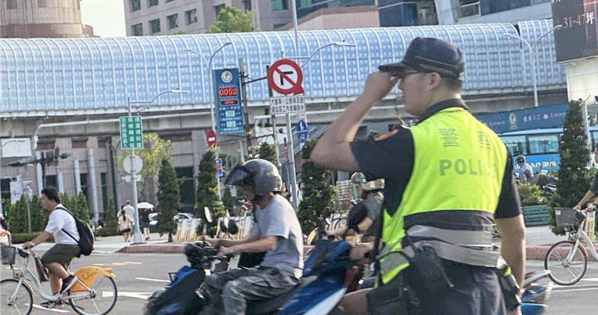 新北市警察局海山警分局因規定派出所警員只能在1150-1220、1750-1820兩時段時間用餐30分鐘，被基層投訴批評「小學生膩」、罔顧員警人權。（圖／中國時報柯毓庭攝）