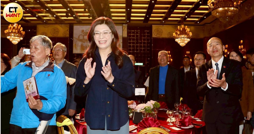 國民黨主席鄭麗文出席「全球眷村子弟春季聯歡大會」致詞，呼籲社會不應因出身製造對立。（圖／方萬民攝）