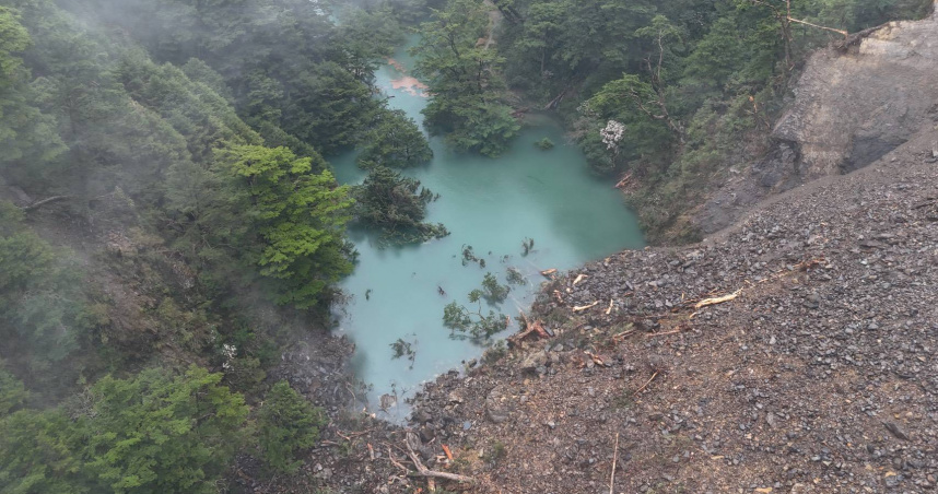 受清明連假期間豪雨影響，林業及自然保育署臺中分署轄內大甲溪事業區第82林班（合歡溪步道約3.5公里處）發生邊坡崩塌，並形成新生堰塞湖。（圖／林業及自然保育署臺中分署）