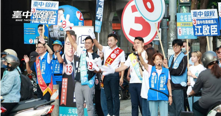 國民黨台中市長候選人江啟臣30日上午前往北屯區崇德路、文心路口，與市議員沈佑蓮、賴順仁及市議員候選人吳宗學、許育璿共同拜票，向通勤民眾揮手問候，爭取年底九合一選舉支持。（圖／翻攝自江啟臣臉書）