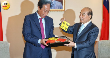 郭台銘前進立院拜訪王金平 憂問:為何立委做的事與里長一樣?