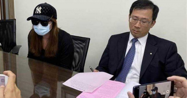 護理師遭公公「上下其手」 丈夫冷回:我要靠家裡生活