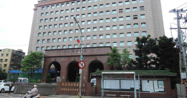 女老闆逼員工10歲女兒立跪吃飯鐵尺痛毆 活活遭虐死親媽為糊口竟隱忍不吭聲
