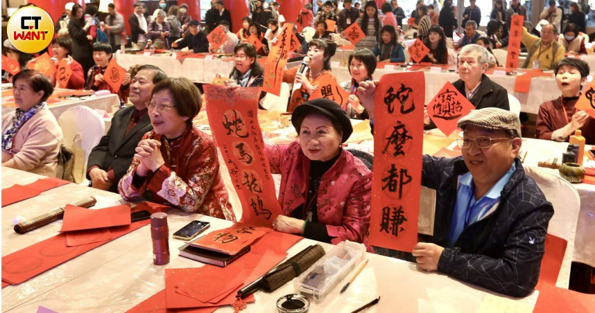 台北圓山大飯店舉行「名家揮毫送春聯」活動。（圖／方萬民攝）