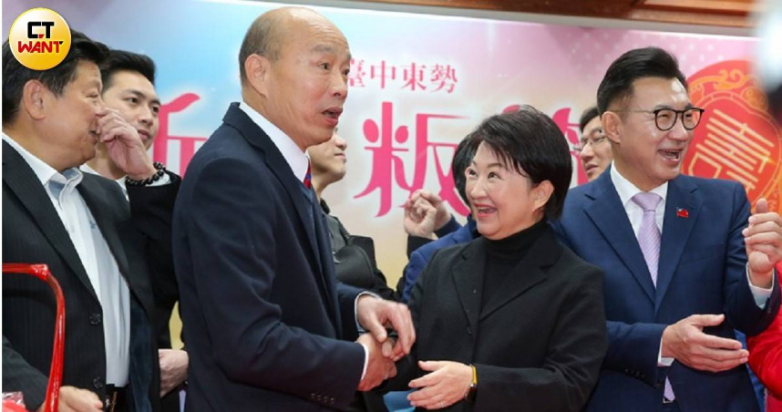 台中市長盧秀燕（右2）被稱該「回歸家庭主婦」，僅淡回「媽媽原諒你」。（圖／黃耀徵攝）