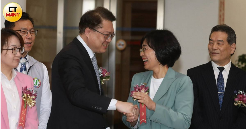 面對即將到來的第三階段投票，民進黨新北市主委蘇巧慧號召基層黨工全面投入「陸空戰」助攻罷免行動。（資料照／劉耿豪攝）