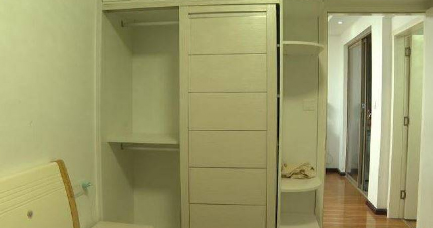 男子請家政婦打掃新家，下班回家發現所有私人物品不翼而飛。（圖／翻攝自微博）