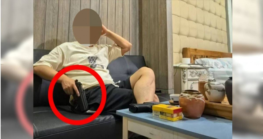 一名中國籍男子遭泰國警方逮捕，原因是他在網上曬出槍枝照片。（圖／翻攝自臉書）