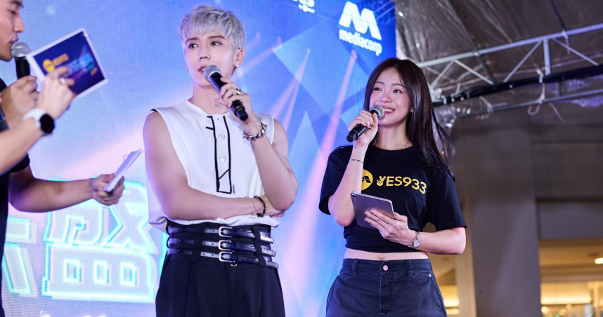 Bii畢書盡拿下「新加坡金曲獎」新傳媒YES 933潮流音樂盛典」年度歌手。（圖／新傳媒YES 933提供）