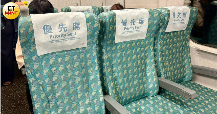 立法院修法後，大眾運輸工具「博愛座」將改名為「優先席」，希望消弭不必要的駁火糾紛。（圖／黃耀徵攝）