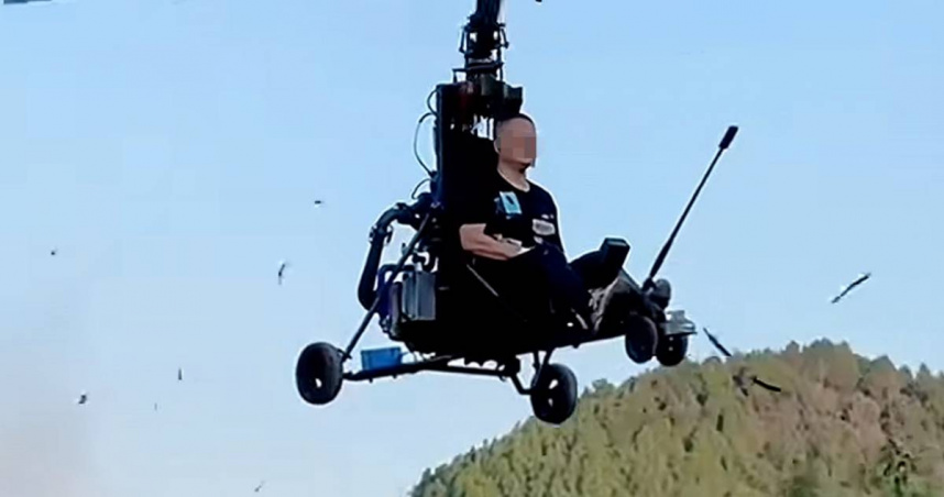 55歲網紅「唐飛機」墜機身亡。（圖／翻攝每日商報）