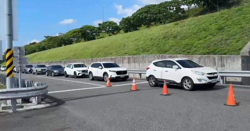 北返車潮已開始湧現，將於今日達到最高峰，預估北返車潮將持續到晚間才會疏解。（圖／警方提供）