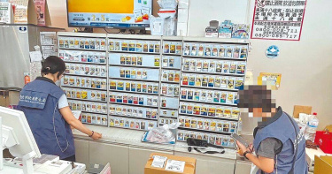 合法加熱菸17日正式在連鎖超商通路上架，台北市衛生局當日派員稽查。（圖／台北市衛生局提供）