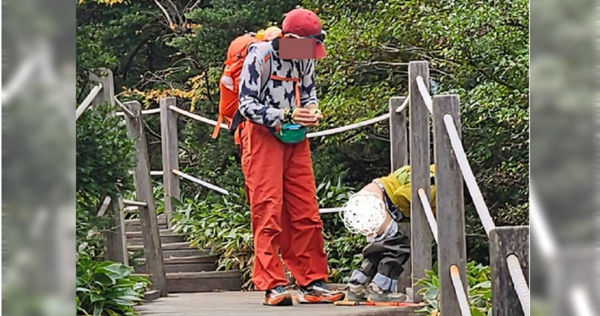 近日，有南韓民眾目擊中國遊客帶著孩子在國家公園的登山道旁隨地便溺，之後留下排泄物與衛生紙不管便揚長而去。脫序行為引發南韓網友強力反彈。（圖／翻攝koreadaily）