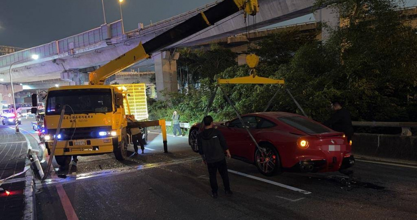 下班開超跑釀大禍！修車老闆試車失控撞電杆　澄觀路變大型停車場