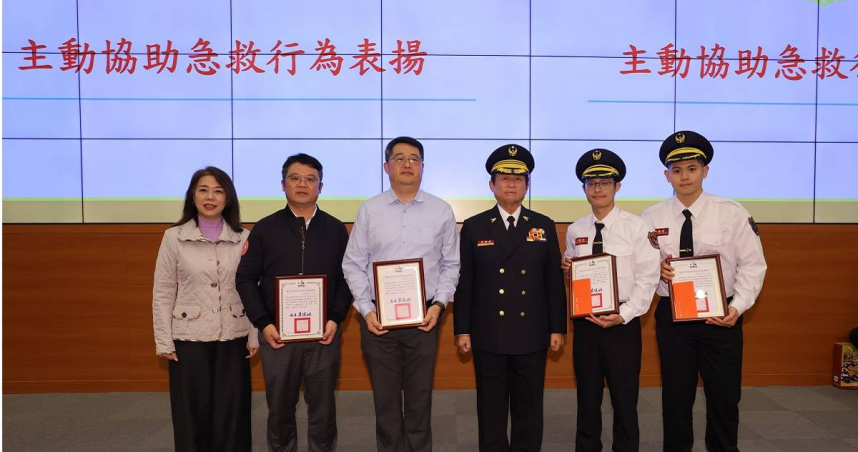 格來天漾董座陳士元與其弟弟陳新豐上月目睹有民眾身體不適倒地無呼吸心跳，輪番CPR壓回。（圖／翻攝畫面）