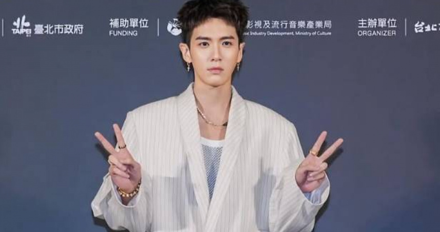 柯震東跟風喊「懷疑、理解、成為蕭亞軒」。（圖／翻攝自Instagram@kaikaiko）